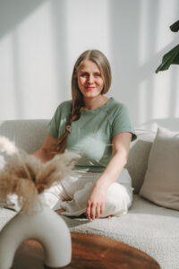 Hebamma Lena Sich Portrait
